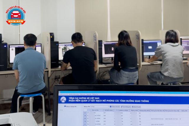Các phần thi thử có chấm điểm và sẽ được giáo viên chữa những lỗi sai