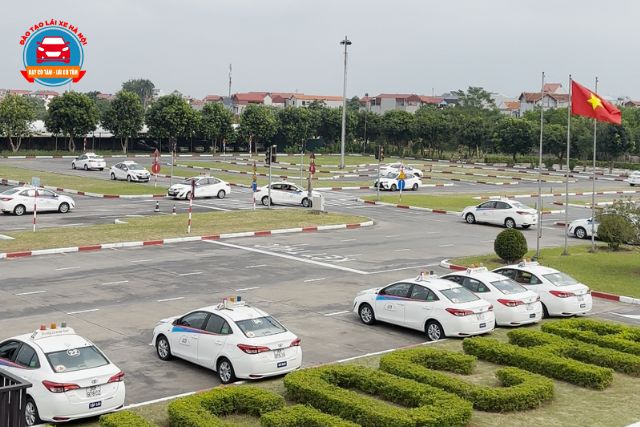 Hệ thống sân tập hiện đại, sạch sẽ, các xe sát hạch đều là xe form mới