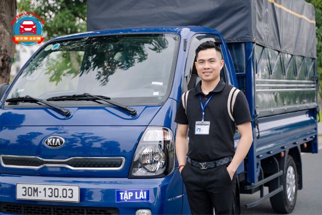 Thầy Nguyễn Hoàng Huynh rất muốn chia sẻ kinh nghiệm và kiến thức về việc học và thi bằng lái xe
